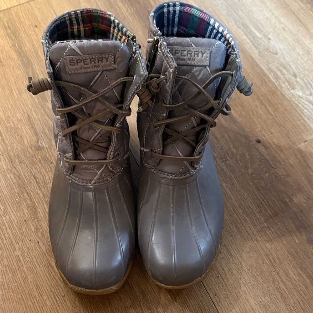 Sperry Gray Quilted Lace-Up Duck Boots with Plaid Lining - Picture 3 of 4